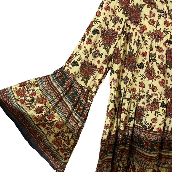 Altar’d State Flowy Bell Sleeve Bohemian Peasant Floral V Neck Front Tie Blouse - Picture 4 of 4